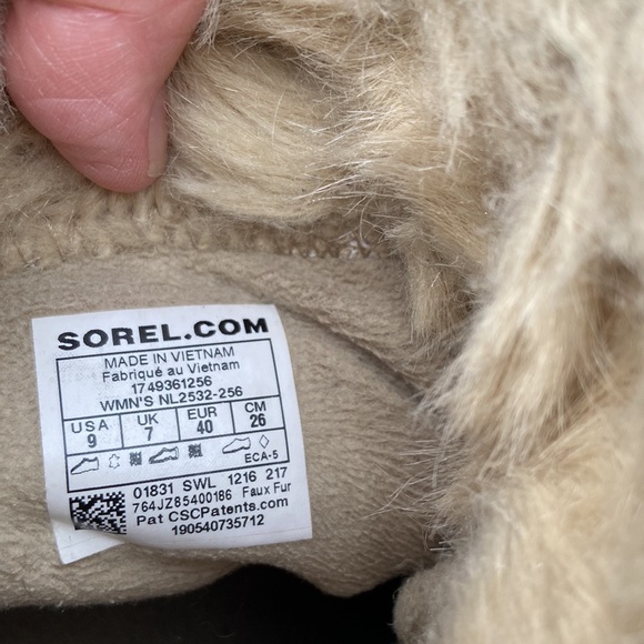 Sorel winter boots Size 9 Brown lace up durable boot. Pre-loved condition - Picture 14 of 17